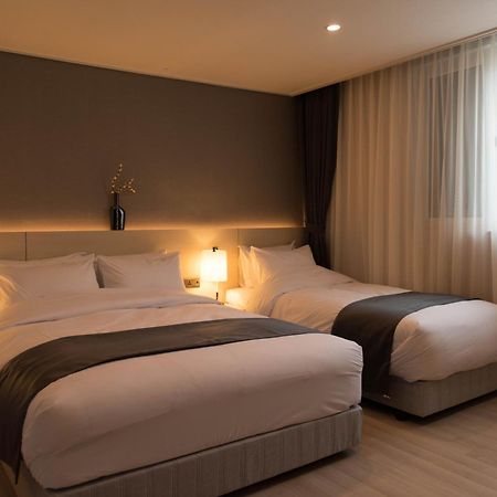 New Donghae Tourist Hotel Exteriör bild