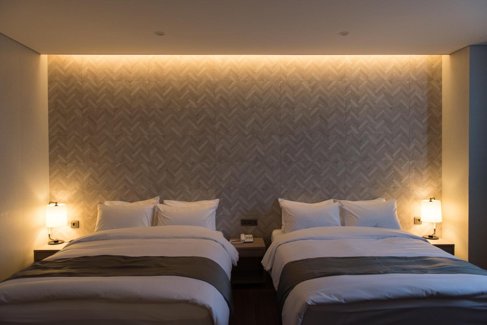 New Donghae Tourist Hotel Exteriör bild