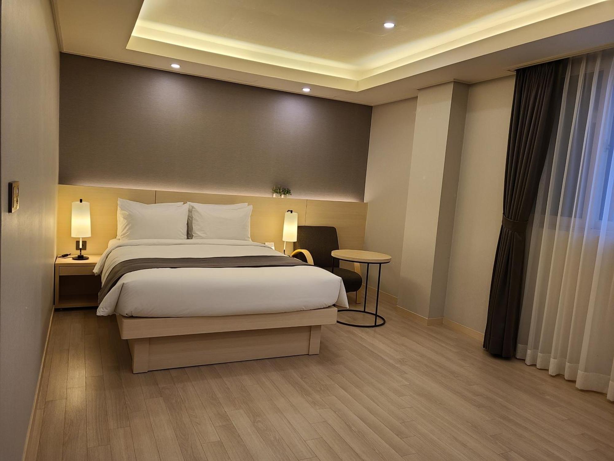 New Donghae Tourist Hotel Exteriör bild
