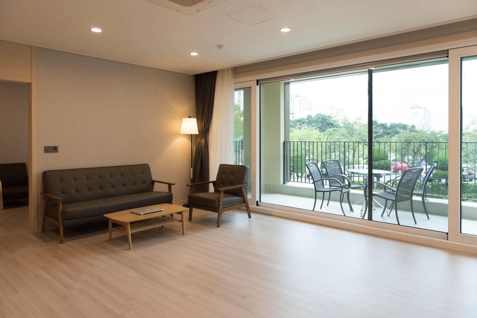 New Donghae Tourist Hotel Exteriör bild