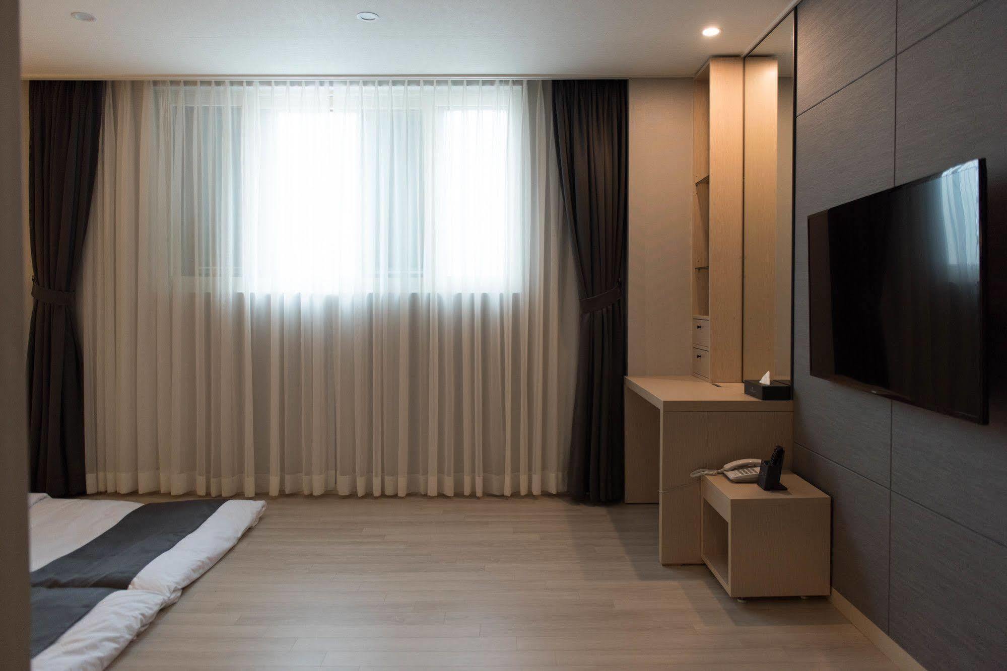 New Donghae Tourist Hotel Exteriör bild