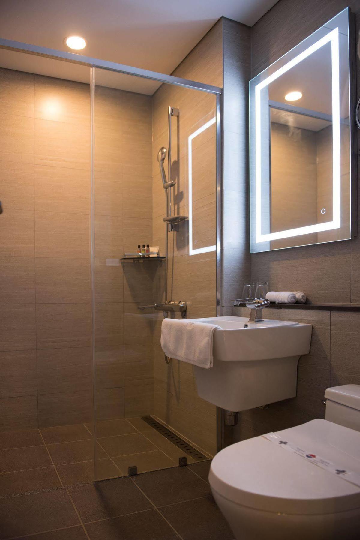 New Donghae Tourist Hotel Exteriör bild