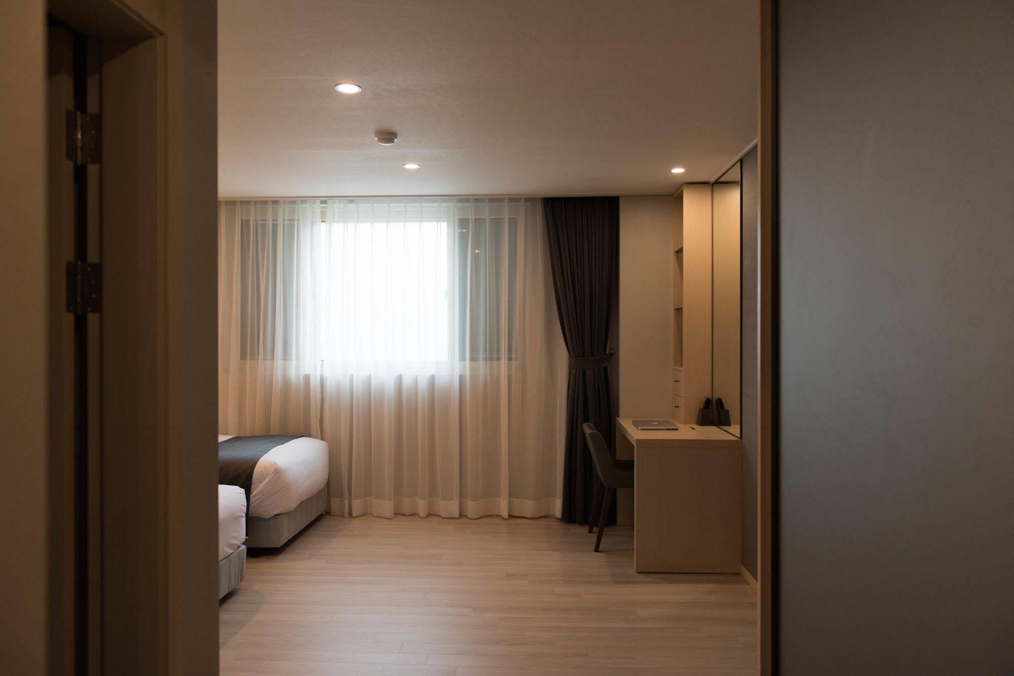 New Donghae Tourist Hotel Exteriör bild